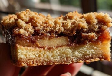 Apple Cinnamon Crumble Bars