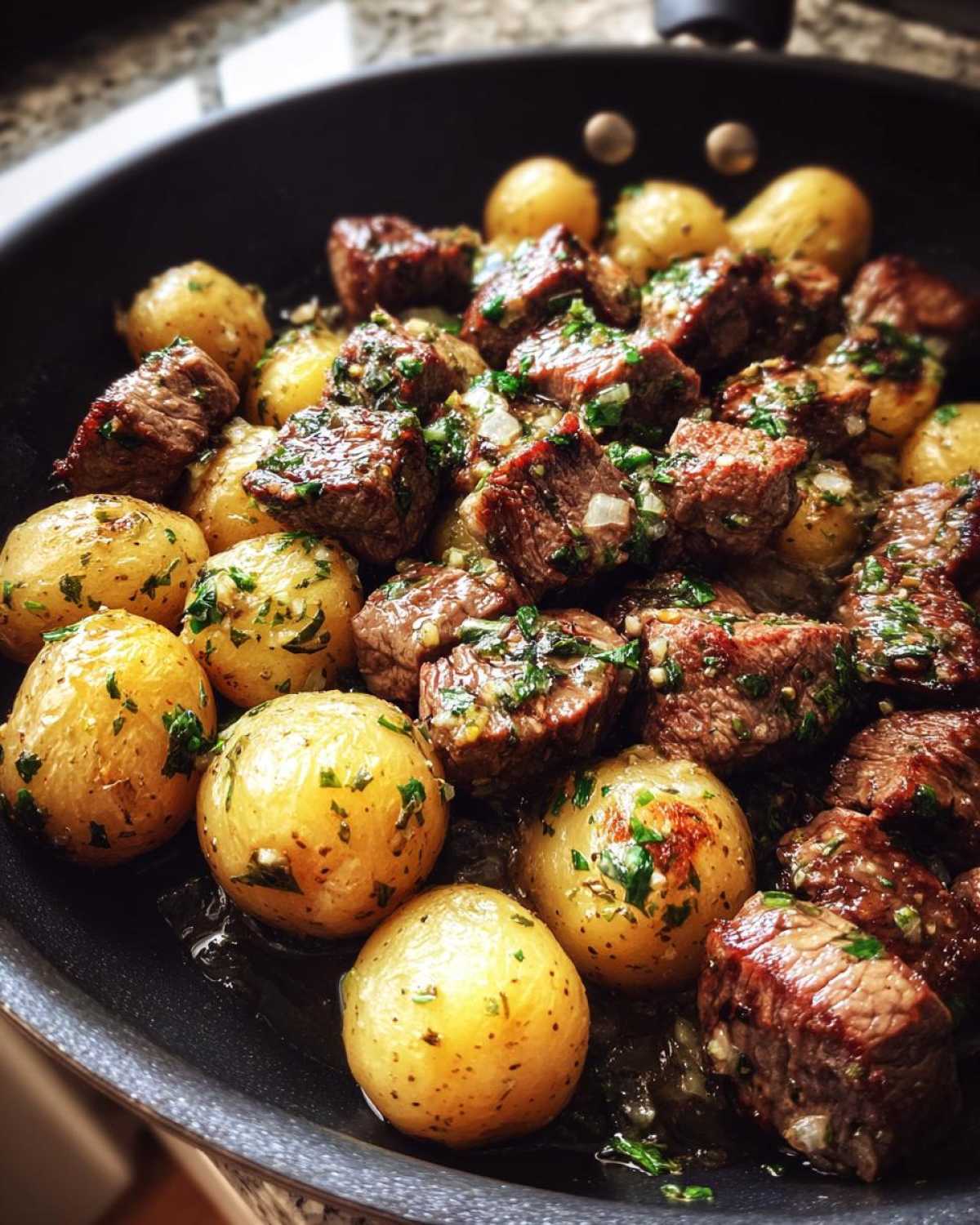 Garlic Butter Steak Bites with Potatoes - detail 2
