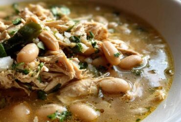 Slow Cooker White Chicken Chili